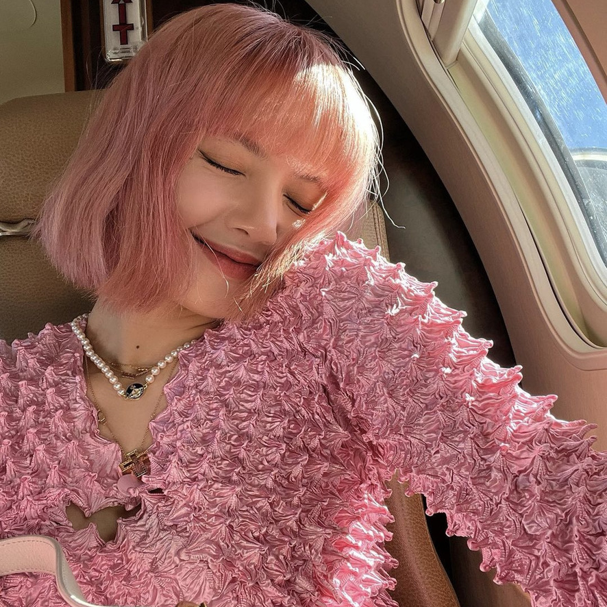 Kiss108's tweet photo. on a jet plane to nowhere 😉😘 @ygofficialblink  #LALISA #LISA https://t.co/gbiq1ukFoR