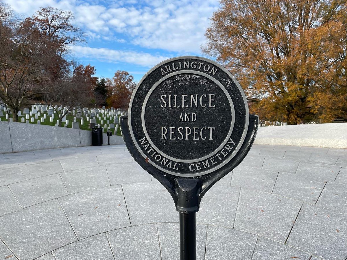 claystorm's tweet photo. Visited #ArlingtonNationalCemetery today. We came so my cousins boyfriend could see the cemetery. We were able to visit the grave of the #NotoriousRGB (Ruth Bader Ginsburg) in addition to most of the regular big stops like Tomb of the Unknown Soldier & Arlington House. (1/2) https://t.co/OmbPhZnJXk