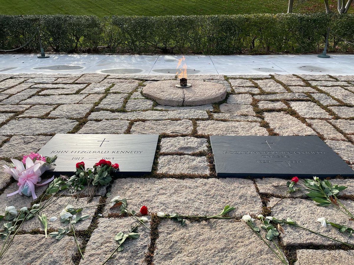 claystorm's tweet photo. Visited #ArlingtonNationalCemetery today. We came so my cousins boyfriend could see the cemetery. We were able to visit the grave of the #NotoriousRGB (Ruth Bader Ginsburg) in addition to most of the regular big stops like Tomb of the Unknown Soldier & Arlington House. (1/2) https://t.co/OmbPhZnJXk
