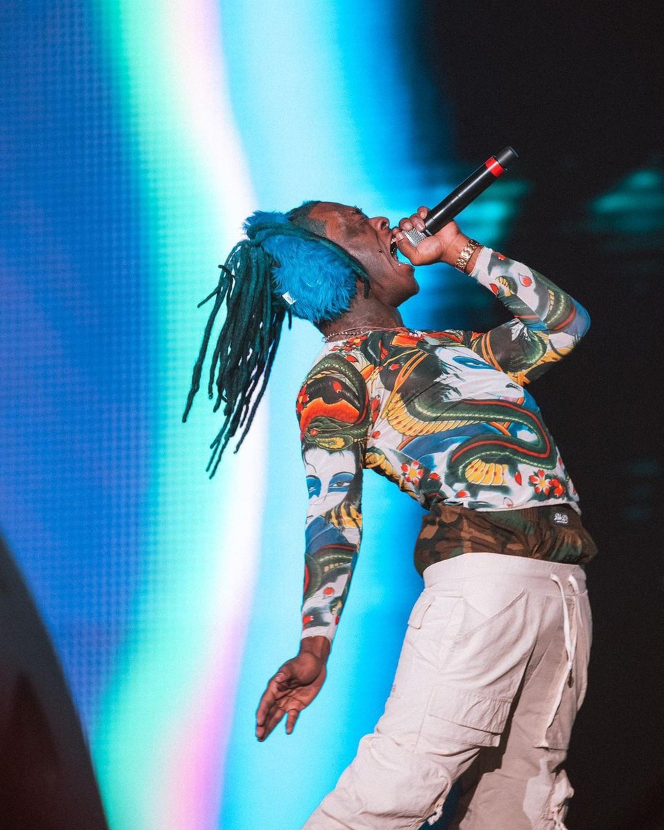 uziawge's tweet photo. 20 more minutes until I'm on 🎸🦇#LilUziVert https://t.co/l83TrpxWDg