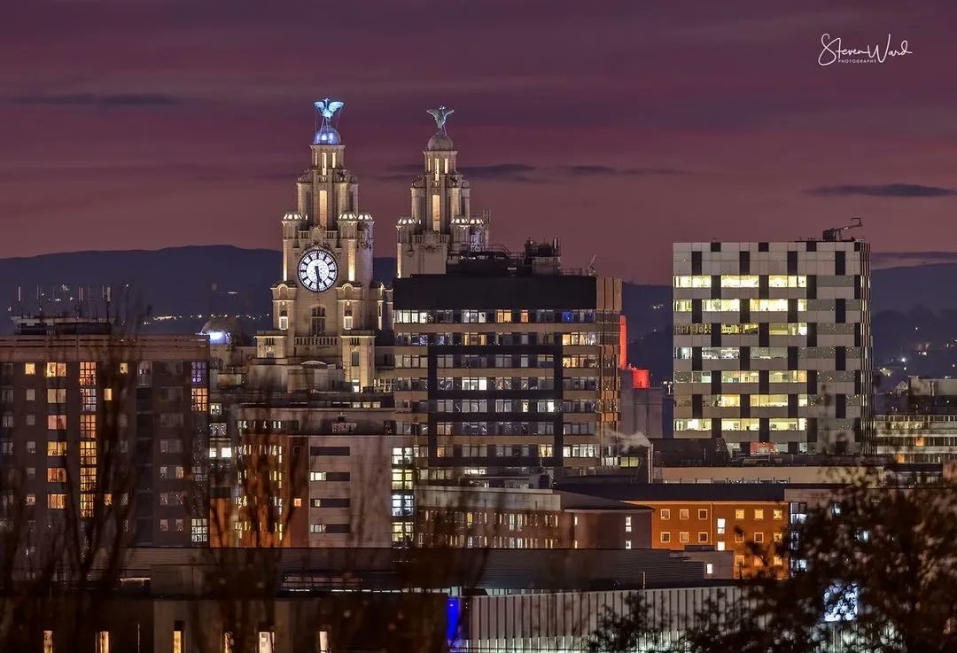 scousescene's tweet photo. Liver Birds at dusk 😍

📸 @SteveWardNature https://t.co/XlmUIbim7u