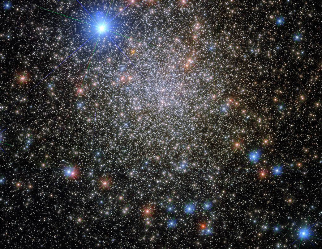 ObservatorioUAM's tweet photo. Esta imagen muestra el cúmulo globular NGC 6380, un conjunto de estrellas de edad avanzada, principalmente enanas rojas y amarillas. Forman una estructura esférica que se mantienen unidas por la gravedad y puede albergar desde decenas de miles a decenas de millones de estrellas. https://t.co/XCcGem4d6T