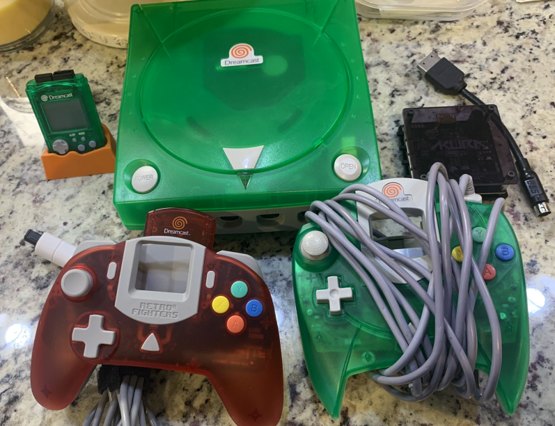 theWellRedMage's tweet photo. 💖GIVEAWAY💖

Nov 24, 7pm Central, details link below

This week it's a Super Retro-Cade inspired by classic shmup 1942! Plus, a decked out custom Dreamcast!

To enter:
1) watch the stream
2) type #giveaway in the chat
3) subs get 2x the chance to win

RT &amp; tag a Dreamcast fan🍥 https://t.co/SRkW1tuoc7