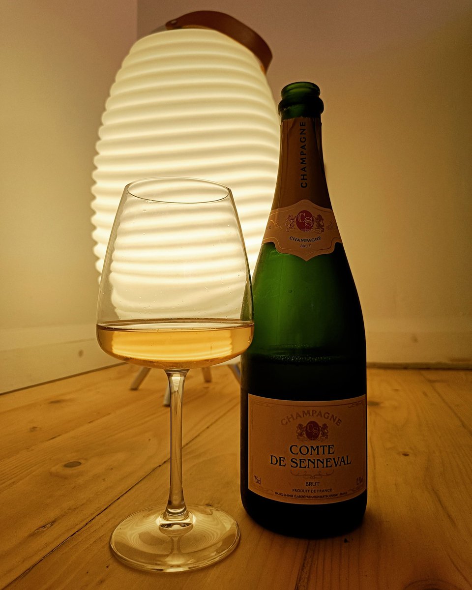 Jon_Cellar's tweet photo. Like champagne? I surely do. 

My latest #Vivino review is about a Champagne my dad made for Lidl. Did he know he was part of such plan? Probably not. 

Full review is theeeeere:  https://t.co/2Xf9X1Edp4 https://t.co/HUmUTyQ34Y