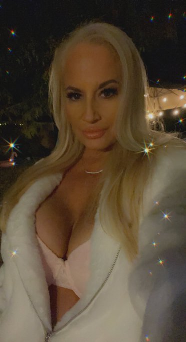 Last day for my 50 % off sale!!  Go to https://t.co/OuxYP0dcJQ to join!  New pics! New videos! Customs