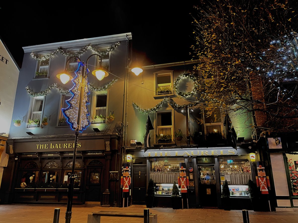 thelaurels_pub's tweet photo. A crisp frosty night pop in our fire is on its cosy sit back put your feet up & treat yourself 🥂
#lovekillarney #thelaurelspub #staycation2021 #gastropub #irishpub #tourismireland #fillyourheartwithireland #christmas #eatkillarney https://t.co/y2fy80xtEb