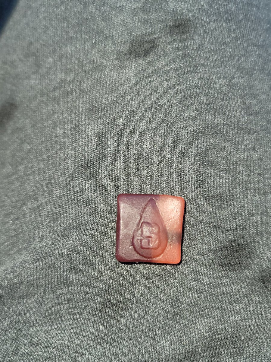 jamjr8's tweet photo. Dear @Starburst I absolutely love your gummies, in fact they are one of my favorite candies, but this cannot happen. There is a piece of plastic inside one of these delicious gummies. You got to please do better. I will continue to eat these delicious things, but just be aware. https://t.co/n2wecsBp26