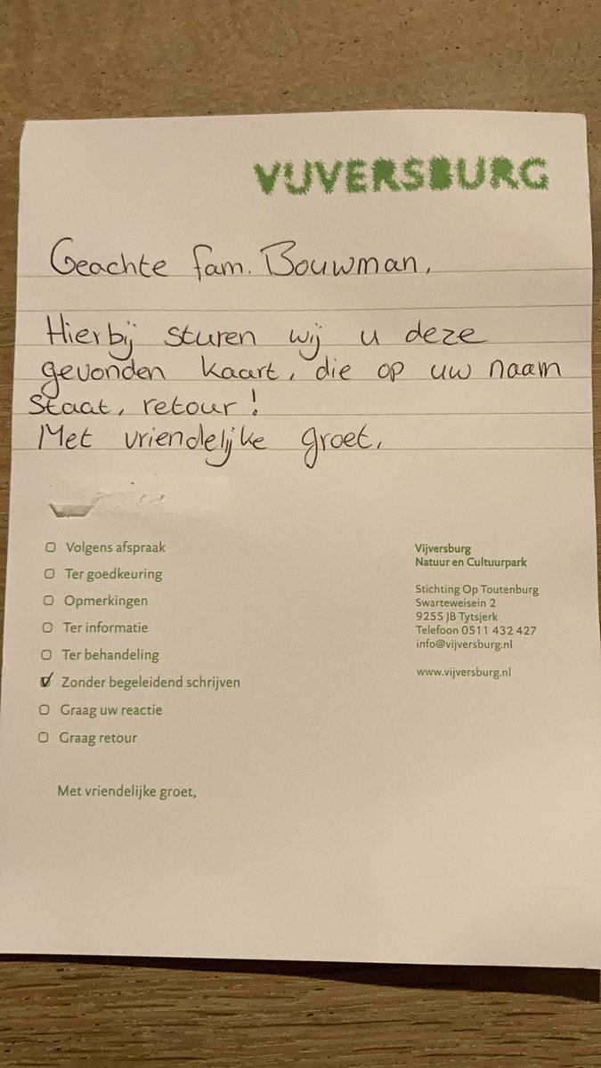 AndriesBouwman's tweet photo. De één laat wel eens wat in de trein liggen, de ander verliest wel eens wat tijdens een heerlijke wandeling in @parkvijversburg. Maar voordat we konden bellen lag de kaart al weer op de mat. Hartelijk dank, zeer attent! #hoffelijk #Tytsjerksteradiel https://t.co/adqcG70EfO