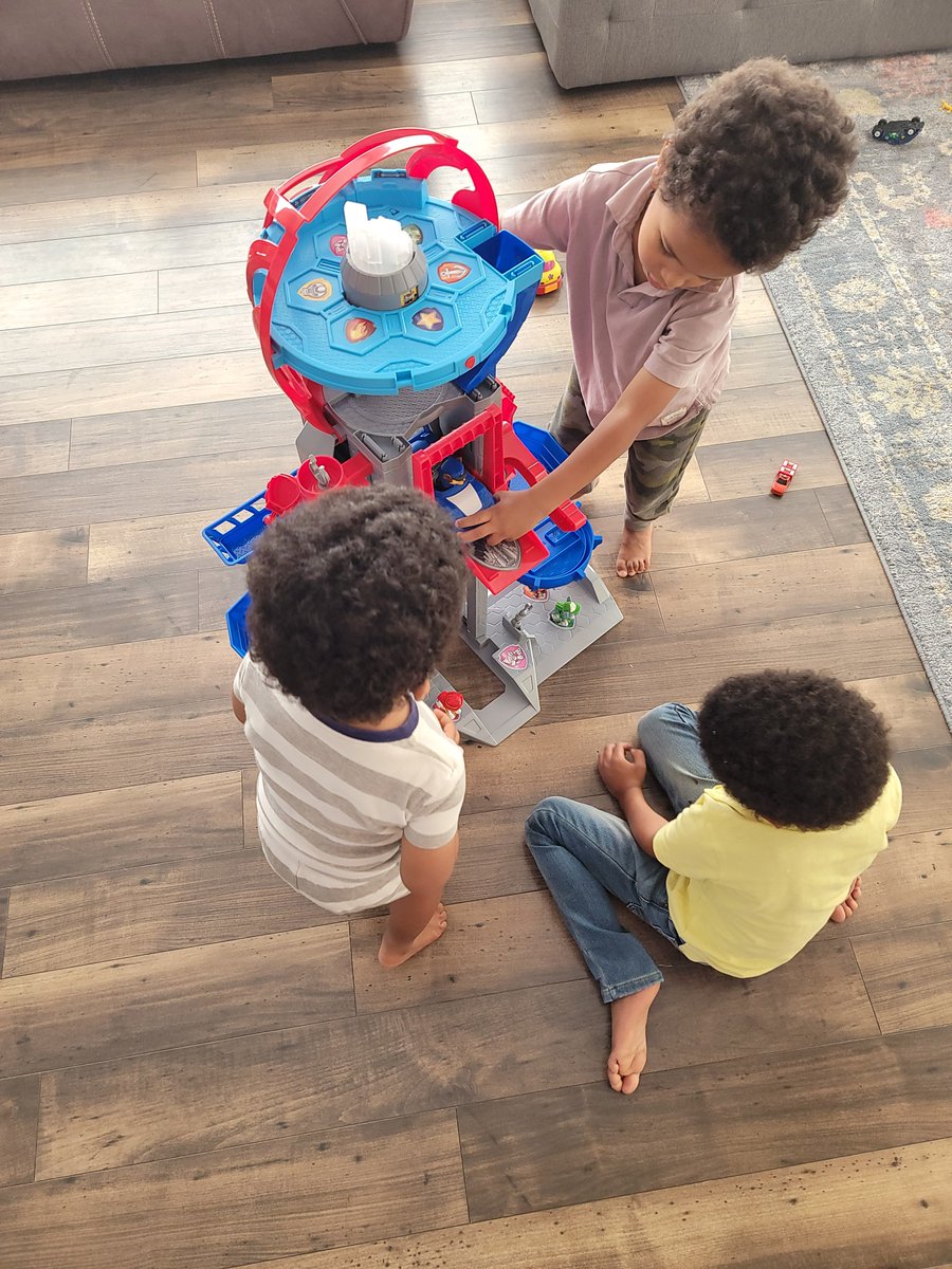 VenusEvent's tweet image. I love hosting events and this past weekend we hosted a #spinmaster toys party! All the kids enjoyed the toys, including this 3 foot #pawpatrol tower! It was a hit. Thank you #tryazon and the opportunity! 

#partyplanner #happykids #quality #toys