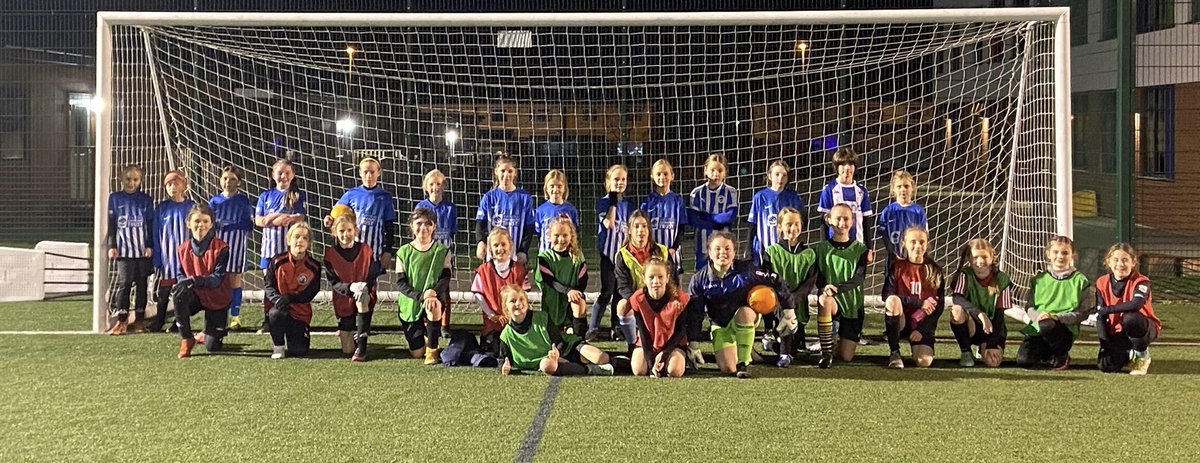 CFCGirlsPDC's tweet photo. Thank you to @FlintGirlsFA under 11’s coming down to play our @CFCGirlsPDC under 10’s tonight. 

Very entertaining and enjoyable games and looking forward to playing again⚽️ https://t.co/MxnWKB5c8v