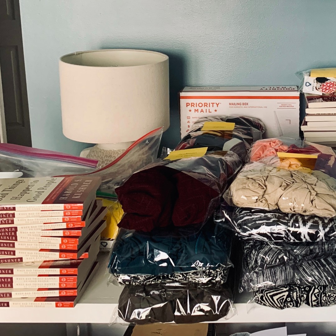 EarsToU's tweet photo. We mailed 180 headscarves, 30 books, 20 hats and 335 pairs of earrings to FOUR hospital partners today!  During this Thanksgiving week, we are grateful for your support that allows us to bring #joyandhope to so many cancer patients in so many places!  xoxo #blingiton #grateful https://t.co/mOZUeNGWei