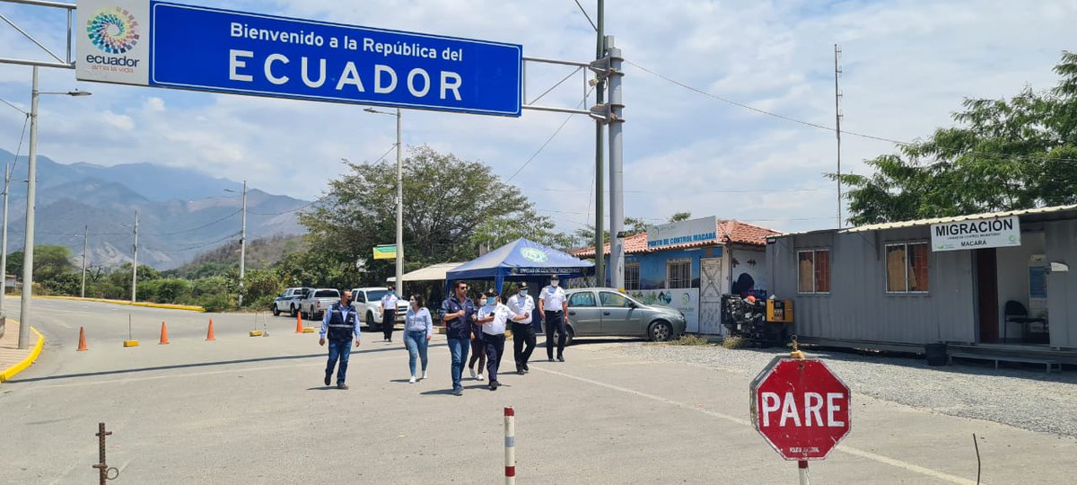 👉 En el Puente Internacional #Macará, gobernador <a href="/mariomancino/">Mario Mancino</a> y Diego Vaca, de <a href="/CancilleriaEc/">Cancillería del Ecuador 🇪🇨</a>, analizan la apertura de la frontera #Ecuador🇪🇨 - #Perú🇵🇪.

#JuntosLoLogramos
