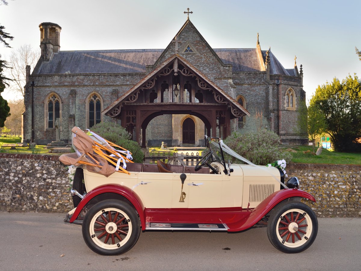Need a truly epic car to make your event stand out!  Then look no further than Pendragon Wedding Cars.

vintageweddingcarhampshire.co.uk