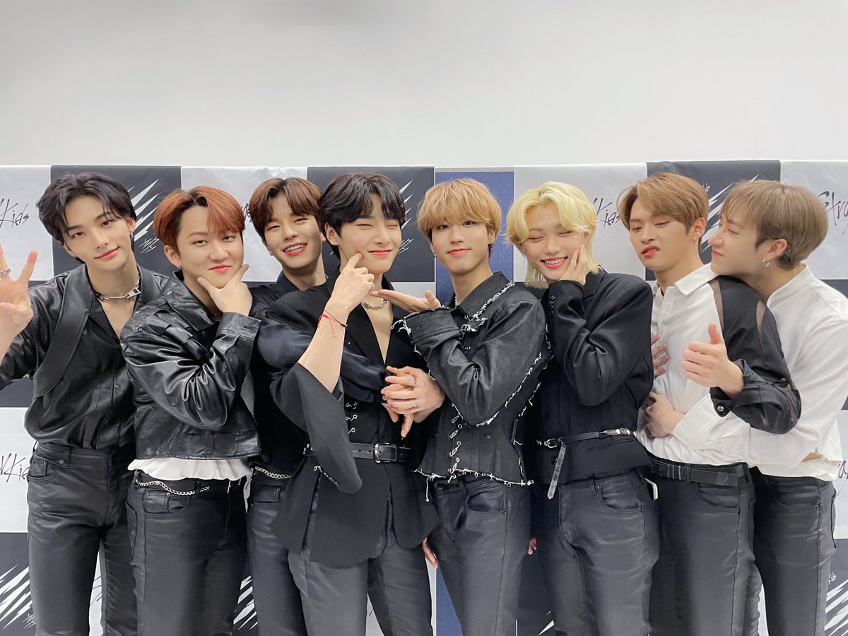 Stray Kids Chart Data (@skzchartdata) on Twitter photo 4th Generation Kpop Groups with most songs that surpassed 100m streams on Spotify
#1 ITZY - 4 songs
#2 <a href="/Stray_Kids/">Stray Kids</a>, (G)I-DLE - 3 songs
#3 IZ*ONE, TXT - 1 song
BACK DOOR UNLOCKED 100M
#BackDoor100MOnSpotify 4th Generation Kpop Groups with most songs that surpassed 100m streams on Spotify
#1 ITZY - 4 songs
#2 <a href="/Stray_Kids/">Stray Kids</a>, (G)I-DLE - 3 songs
#3 IZ*ONE, TXT - 1 song
BACK DOOR UNLOCKED 100M
#BackDoor100MOnSpotify