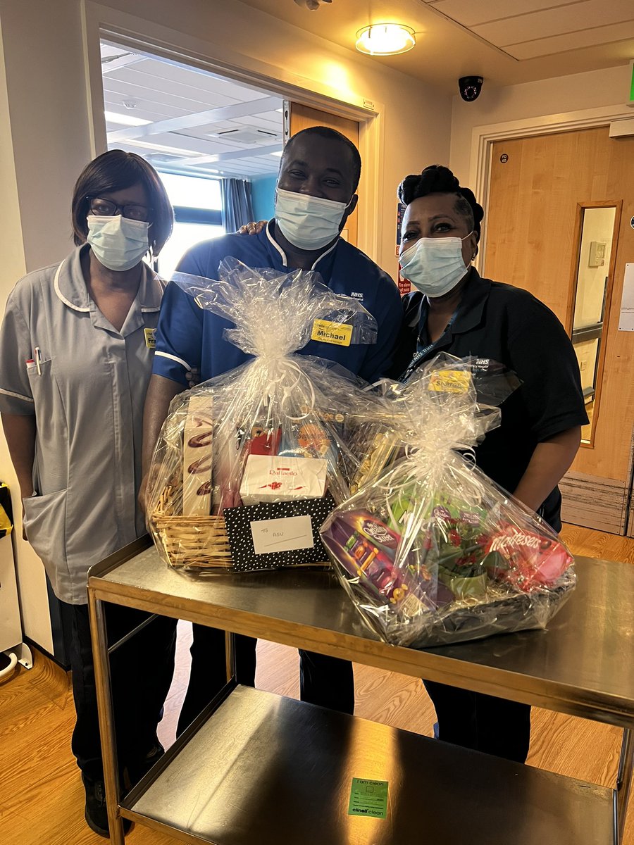 When a discharged patients relative turns up to give your staff hampers as a big thank you! My staff make me so unbelievably proud every single day. I’m writing to the Queen… they all deserve an MBE! <a href="/SarahHa88622902/">Sarah Hayes</a> <a href="/sarahlincoln60/">sarah lincoln</a> <a href="/rfhugheshon/">Richard Hughes 💙</a> @Suad07695334