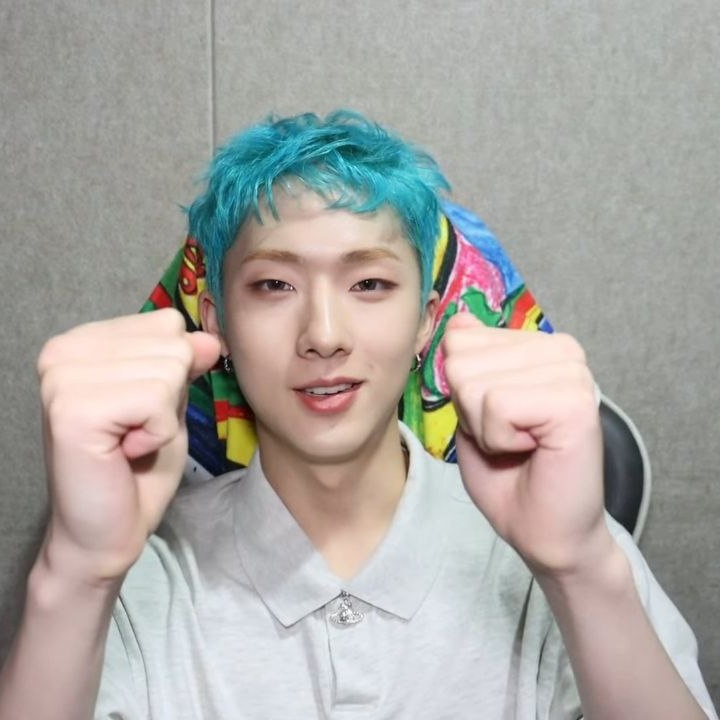 ilyp1h's tweet photo. Hii !! i think it's important to create a ht to spread our good vibes and he knows that p1ece wait until he is okay. You can use " #GetWellSoonJiung " with your favs photos of them and let some beautiful words. 
#지웅 #JIUNG #P1Harmony #피원하모니 @P1H_members @P1H_official https://t.co/S5jfZ8WsPX