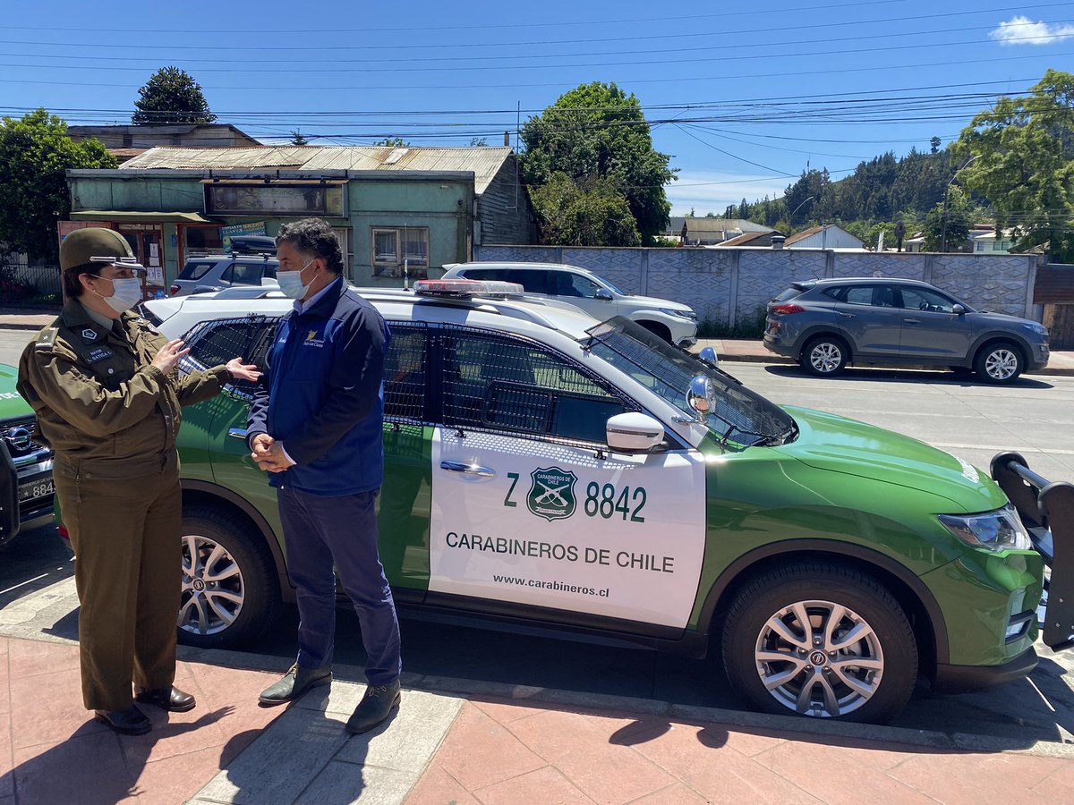 Municipioplc's tweet photo. @AlcaldePlc Mario González, participa de la ceremonia de entrega de vehículos policiales para la IX zona. 2 vehículos fueron destinados a la 3ra comisaría de #PadrelasCasas permitiendo con ello, aumentar la labor preventiva de la institución en la comuna. @CarabAraucania. https://t.co/cuRBJlbboY