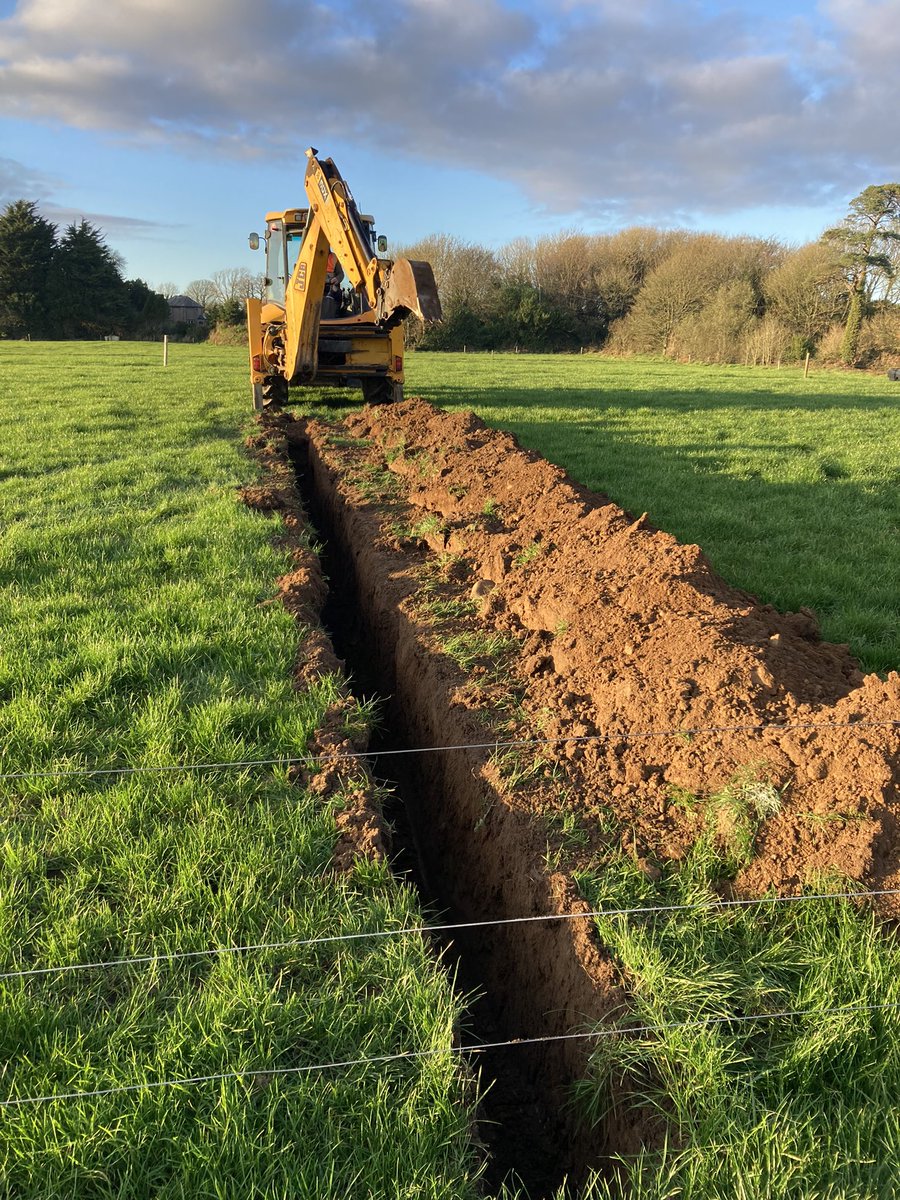 jamesrambaud's tweet photo. Kicking off the week with the installation of the 2nd #ISMON site. Work is expected to be completed by Wednesday 👏🏼 This one is located on the 🐄 farm in Johnstown 🏰 at the site of one of our #EddyCovariance towers.
@teagasc #TeagascJC @ofenton @GaryLanigan1 https://t.co/Y9LXO9JYGB