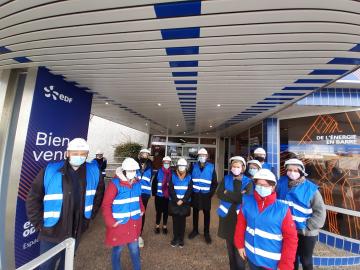 EDFBlayais's tweet photo. Journée Ecole-Entreprise 🤝avec nos partenaires de l’@education_gouv sur notre centrale #nucléaire. Au programme 📔 : visite d'installations qui produisent une électricité sans #CO2. Un partenariat d’avenir 🔝. #SemaineDeLindustrie #UsineExtraordinaire https://t.co/Mr1W6LeZLK