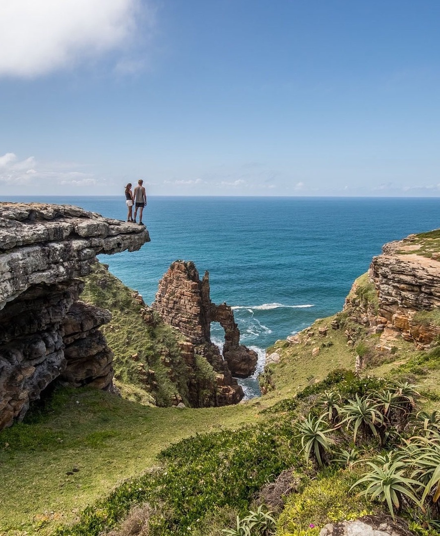 SouthAfrica's tweet photo. Escape to Mbotyi, a paradise of beaches, rolling hills, waterfalls and amazing bird life. #MeetSouthAfrica🇿🇦 

 📸 :graeholiday https://t.co/7seeqGnp4W