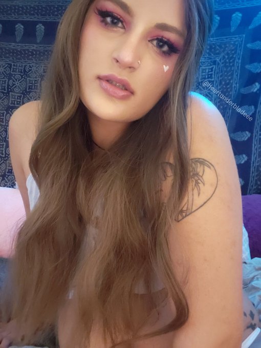 The Evangelion necklace stays on during sex 🌠 https://t.co/pvzVGGZmGf
