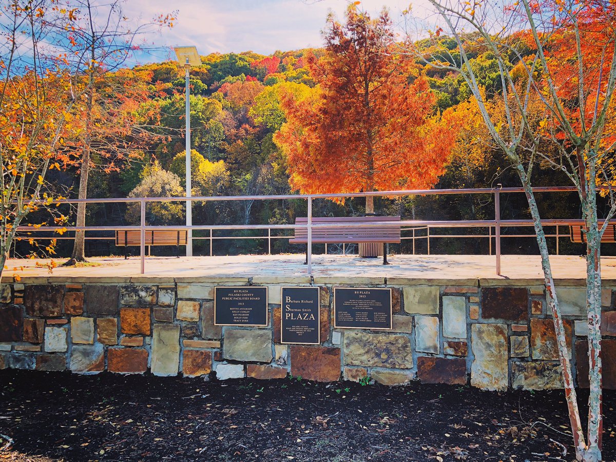 PulaskiAR's tweet photo. The plaza inside #tworiverspark #fall #colors #arkansas https://t.co/cHuWL6e0hS