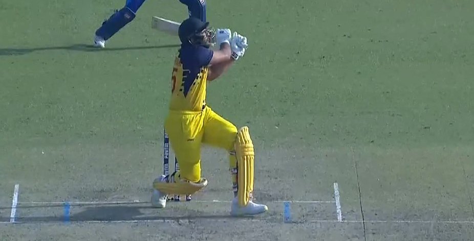 WasimJaffer14's tweet photo. Red + Yellow = Orange. 
But I think Red + Yellow could be Blue for Shahrukh soon 😉 What a knock under pressure today! #SMATFinal https://t.co/LO3dw9JzbL