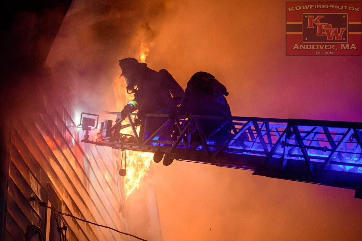 kdwfirephotos's tweet photo. Monday edition of “TBT” brings us to @CityofLowellMA on this day, which was Thanksgiving night in 2018. 3 alarms on Arthur/Sagamore/Shaw Sts where multiple dwellings were well involved in fire. Firefighters not only battled the flames but near sub zero temps with gusty winds https://t.co/EqBZFdnwfh