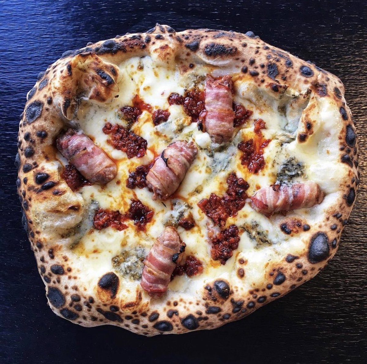 Like the cheesiest ghost of Christmas past that we are bringing back an all time fave
she goes:
fennel Italian sausage tucked in a cosy blanket of Guanciale, showers of ‘Nduja &amp; Gorgonzola dolce in quantities illegal in most states.
the name? ‘Piggies Gone Naughty’🐽🎄