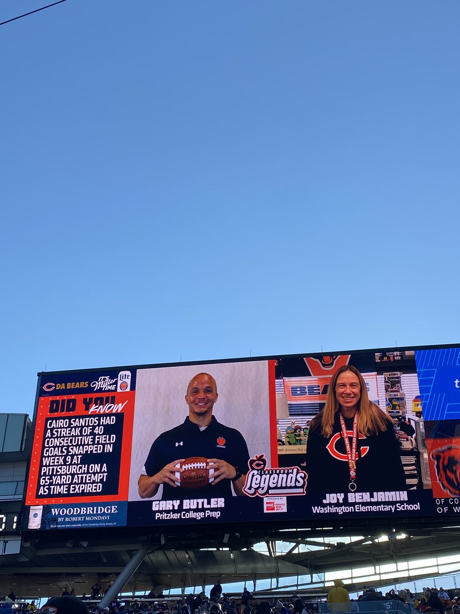 BeNobleFit's tweet photo. Yesterday, @benoblepritzker PE Instructor &amp; Football Coach, Coach Butler, was recognized on the video board at @soldierfield during the @chicagobears game as a Bears Classroom Legend Honoree ! https://t.co/4wzkna8Rjy