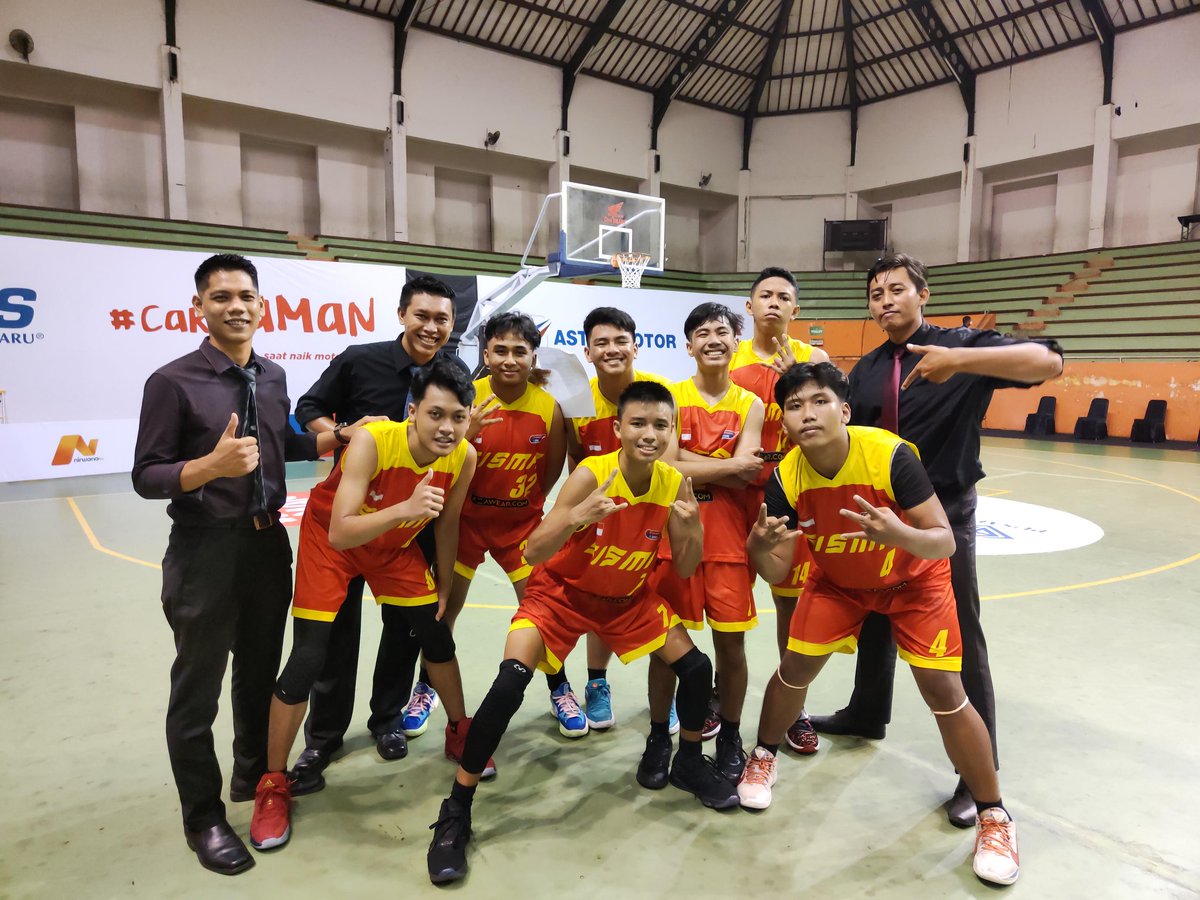 BaySenaa's tweet photo. 7 untuk SISMA!! 
WALAU BER 7 KALIAN  LUARBIASA!!!!! GANTENG BANGET!!!!! GOOD GAME UNTUK HARI INI, sukses KITA BISA buat ketar ketir tim papan atas,walau gagal tahun ini,kita siap untuk memperbaiki tahun depan!!
#respect https://t.co/gyE5u0SIGW