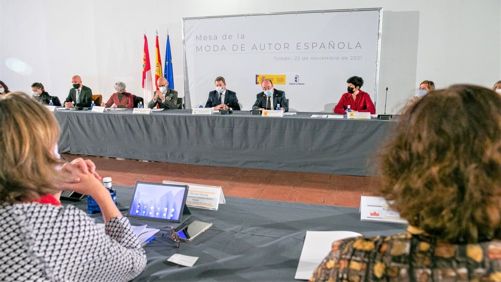 CreadoresACME's tweet photo. Acme ha participado hoy en el acto de constitución de la Mesa de la Moda de Autor, la primera mesa creada para el análisis de nuestro sector con el objetivo de redactar un Plan Estratégico Nacional | #mesadelamoda #modadeautor #ModestoLomba #HectorJareño @culturagob https://t.co/tfnfZ83xIJ