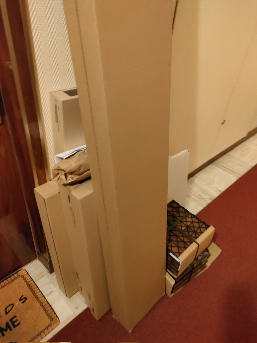 Laulhidah's tweet photo. @IKEA_France Voilà ce qu'il se passe quand on paie 79 euros une livraison "dans la pièce de votre choix entre 15h et 19h" chez Ikea ! On reçoit tout à 13h devant notre porte notre absence.
Enceinte de 8 mois je fais comment MTN ? Et 0 SAV !
Une honte. https://t.co/JJHLi2F5Me