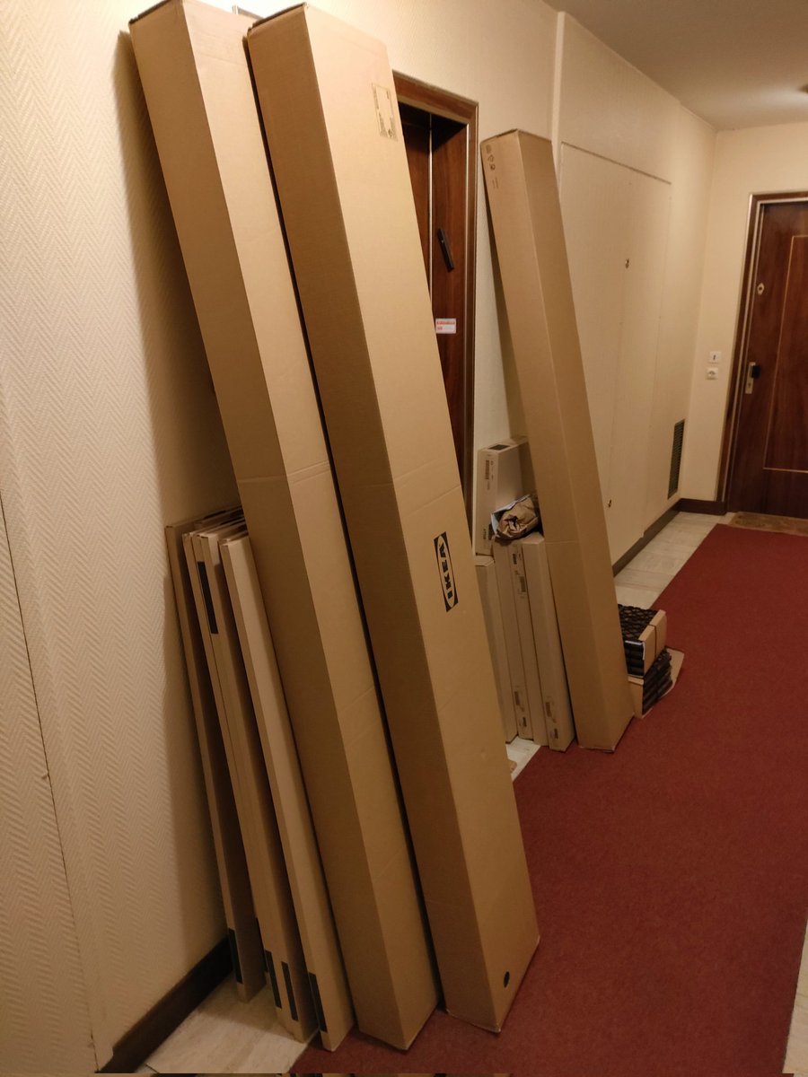 Laulhidah's tweet photo. @IKEA_France Voilà ce qu'il se passe quand on paie 79 euros une livraison "dans la pièce de votre choix entre 15h et 19h" chez Ikea ! On reçoit tout à 13h devant notre porte notre absence.
Enceinte de 8 mois je fais comment MTN ? Et 0 SAV !
Une honte. https://t.co/JJHLi2F5Me