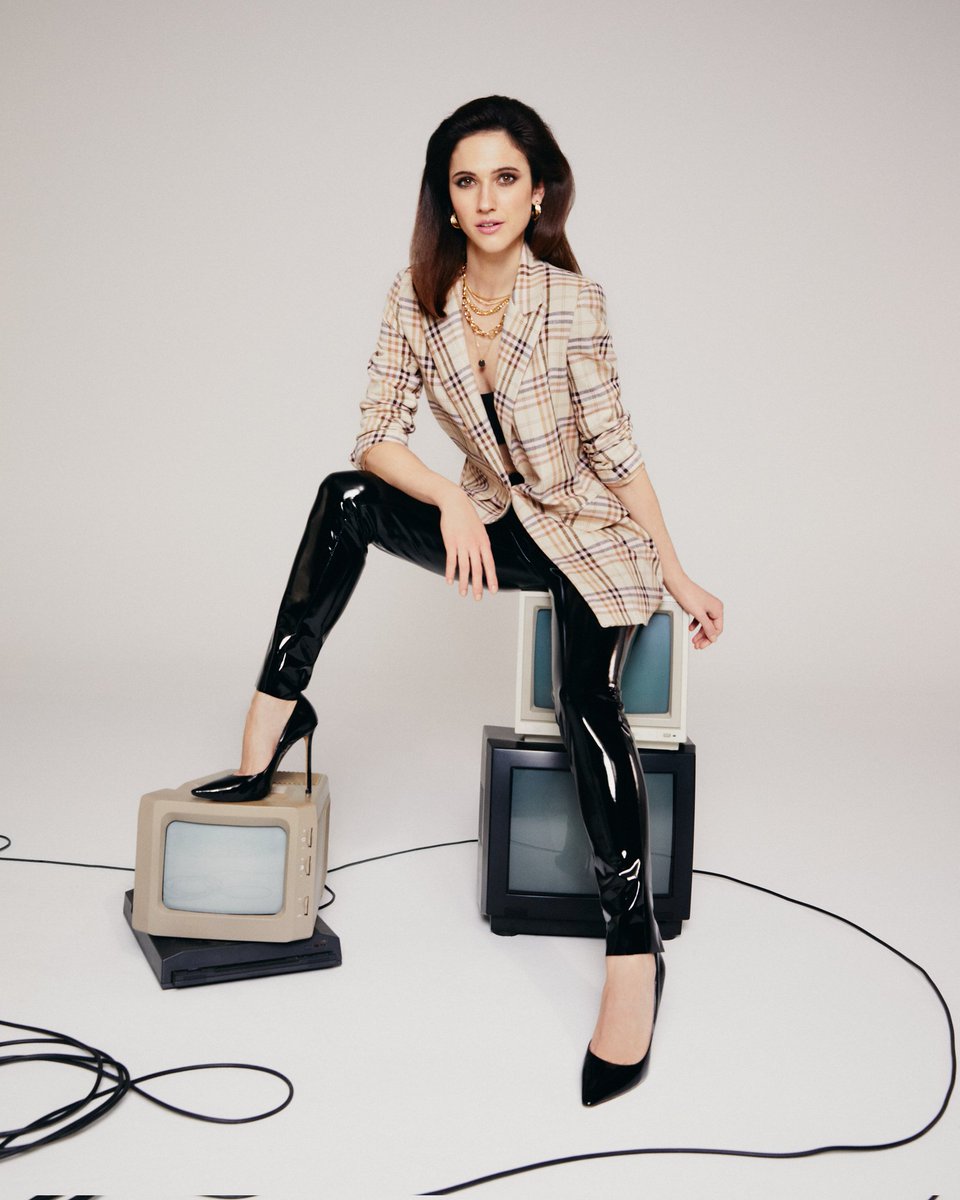 MusicTvOfficial's tweet photo. Martedì 23 novembre, in prima serata su Italia 1, a #LeIene arriva @lodocomello: “Indossare il celebre abito bianco e nero sarà per me una bellissima e nuova responsabilità. Sarò pronta a tutto ma soprattutto a divertire e divertirmi” https://t.co/inLsG6x2AX