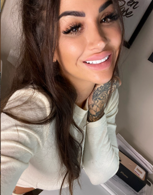 RT Si crees que tengo una sonrisa bonita😋❤ https://t.co/gVWdzMwhS0