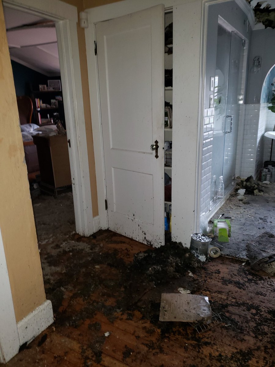 peachiseas's tweet photo. TW FOR FIRE DAMAGE//
.
.
.
.
So there was a fire at my house at 2am this morning and despite all of us making it out ok, the house not so much. Besides all the water damage from the rain the firefighters, we dont have a bathroom and my mom lost her clothes. So anything helps!!! https://t.co/s9gYXwD5su