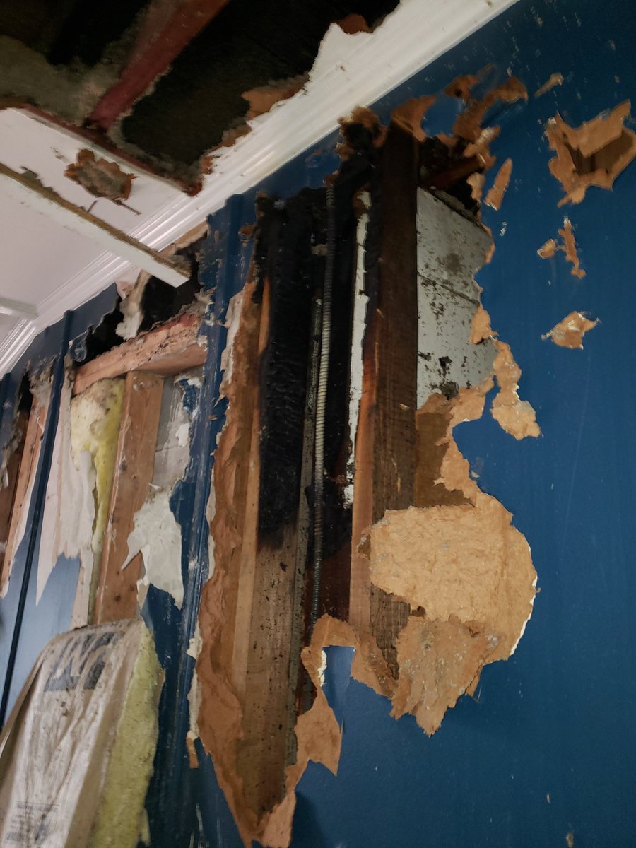 peachiseas's tweet photo. TW FOR FIRE DAMAGE//
.
.
.
.
So there was a fire at my house at 2am this morning and despite all of us making it out ok, the house not so much. Besides all the water damage from the rain the firefighters, we dont have a bathroom and my mom lost her clothes. So anything helps!!! https://t.co/s9gYXwD5su