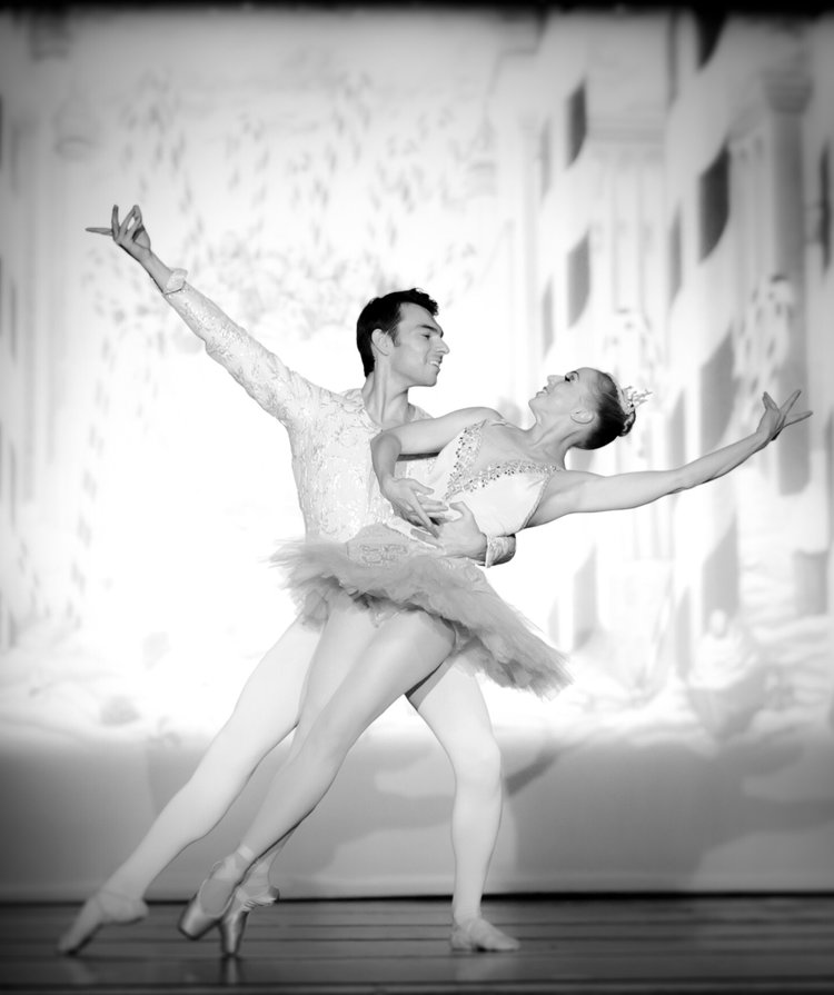 CanyonConcert's tweet photo. The #SugarPlumFairy and #Cavalier guest dancers for our 40th Annual #TheNutcracker are the amazing Morgan McEwen and Brian Gephart!

Get your tickets today for this fabulous #holiday tradition:  https://t.co/Tlt3rK5FFS

Both in-person and live streaming options are available! https://t.co/93Uaw1ribK