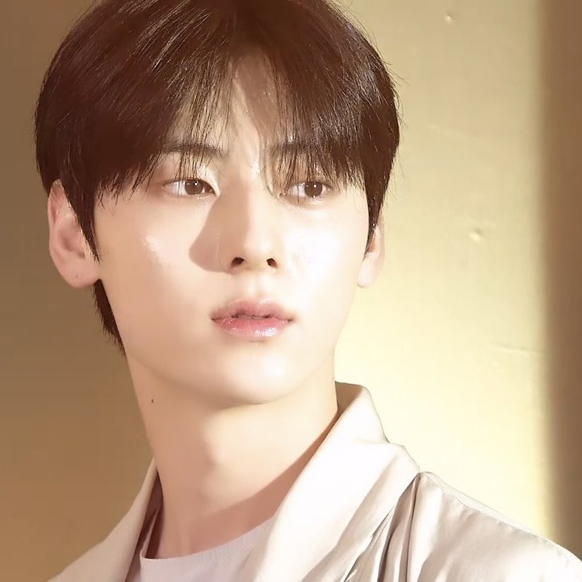 minhyunarchive's tweet photo. he’s so stunning it’s unreal https://t.co/iF1ApvzRzW