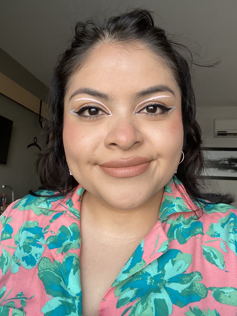 WordsFromEve's tweet photo. #GLOTD Mis looks del Corona Capital 🤩✨
Brillitos estelares para el sábado, rosita y azul muy Scaled and Icy para el domingo. ❤️‍🔥 https://t.co/O6ltgJMXc5