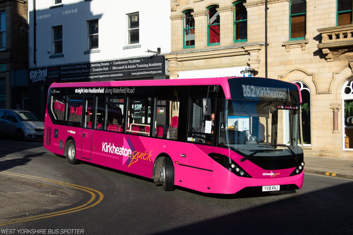 WYBusSpotter's tweet photo. Finally managed to get some photos of Transdev's Team Pennine operation today in gloriously sunny Huddersfield.
Here #Kirkheatonquick E200MMC 574 is seen turning into Peel Street.
#teampennine #transdev #alexanderdennis
https://t.co/pfawfFTLIi https://t.co/1iiHhzQO4a