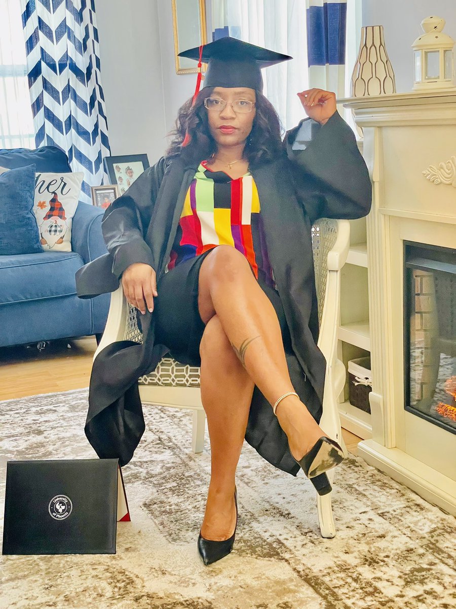 HeardLeah's tweet photo. Slight level up. Associate strong. 1/3 #Bachelorloading #uopxgrad https://t.co/jsiTIHyfzi