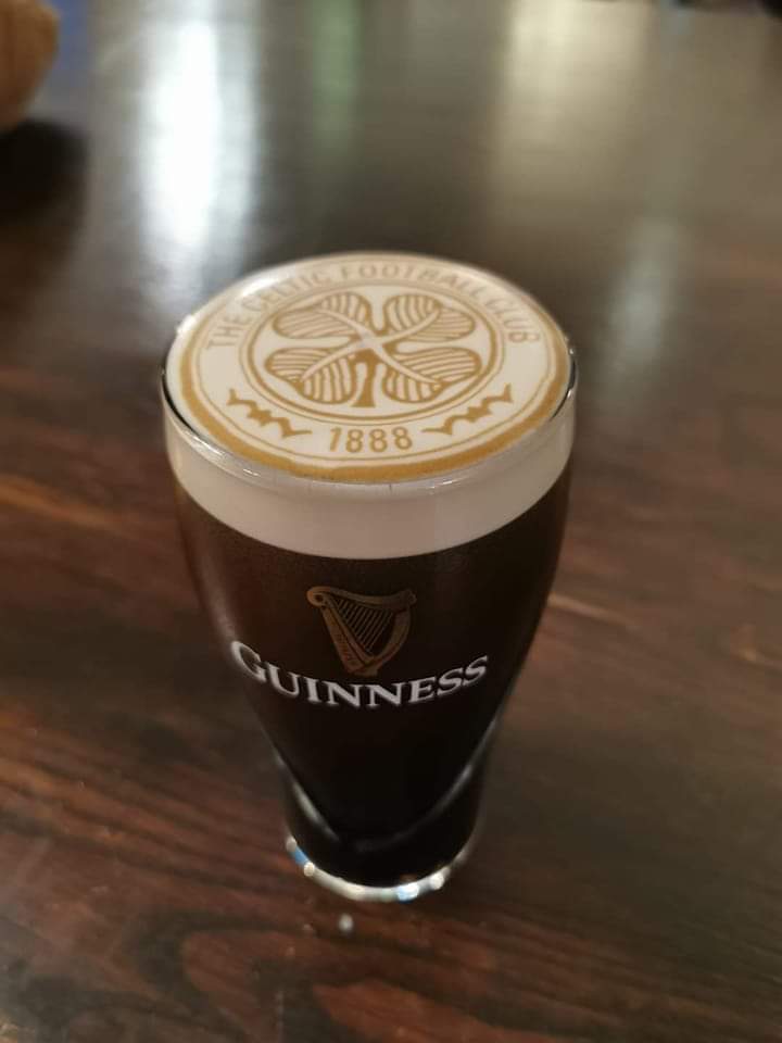 Just seen this pint of #GUİNNESS on a #Facebook group and thought I would share as it looks amazing.

#CelticFC #football #pints