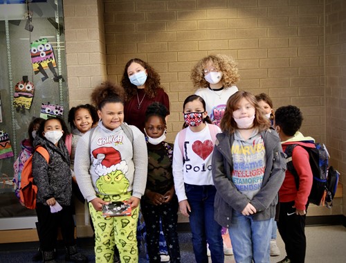 Student and Family Support Specialist, Cherrish Bowman, works with her Fairwood Falcons on many social-emotional learning topics. During the topic entitled "Tearing Off Your Label", Ms. Bowman and her Falcons got a surprise visit from Hamilton&amp;…
hamiltoncitysd.oh.schools.bz/4/News/2149