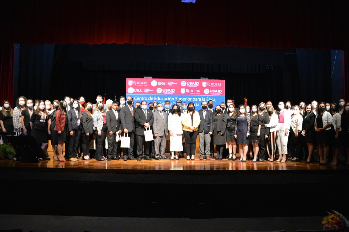 HECEET recognized the commitment of the EET Ambassadors.
Last Thursday, November 11, the Participants Recognition Ceremony of the "Certification in Leadership for Ethics, Equity and Transparency" Program was held.