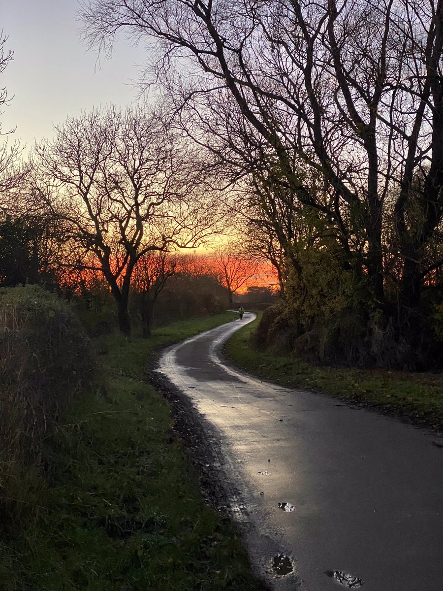 feel_paul's tweet photo. #rural @RamblersGB around our #neighbourhood at #sunset #redsky… #frostyweather & #winter is on its way at #HighCatton @sbib_bloom #itsgrimupnorth #keepitcountry in #godsowncounty @East_Riding of #Yorkshire https://t.co/ngT3z0TEHc