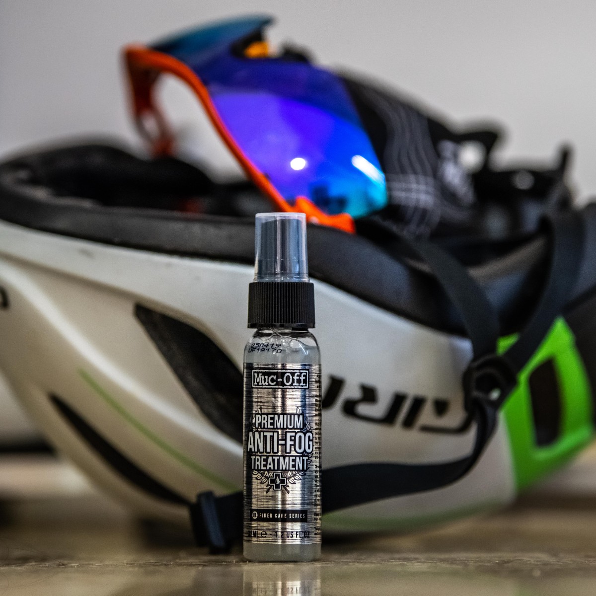 muc_off's tweet photo. Fog-Off!
From goggles to glasses, our 5-day anti-fog treatment is like a bottled windscreen wiper! It creates a micro-thin coating on your eyewear of choice, that stops rain and water fogging up your ride! 🤘
#Mucoff #Neverstandstill #Fogoff https://t.co/cGbDizpj2B