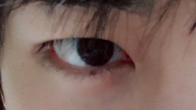 kkuverse's tweet photo. jungkook is taehyung's mole enthusiast, i wonder how jungkook loves taehyung's mole under his eyes. you need to be more closer to see his mole 

#taekook https://t.co/OJVHFE16of