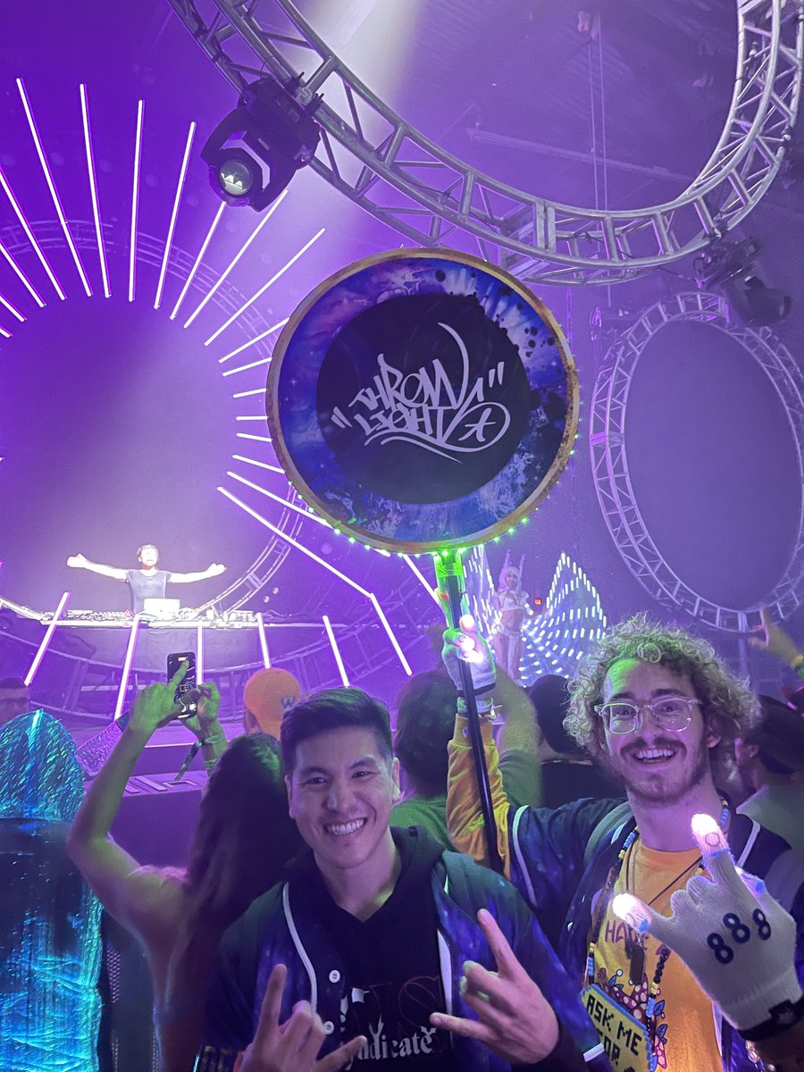 Throwlights's tweet photo. What an incredible weekend at Dreamstate!
This photo was taken during BT's set!
@BT @wildr0gue @JakebLivengood #888innercircle https://t.co/MHDPZfCqHa